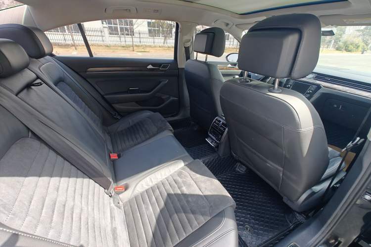 Used Volkswagen Magotan 2017 330TSI DSG Luxury Model Interior 3