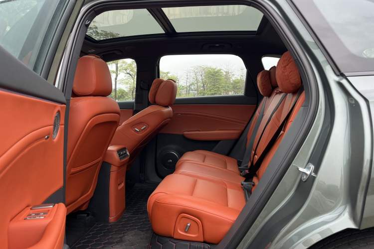 Used Hongqi HS6 PHEV 2026 220 All-Wheel Drive Smart Hybrid Version Interior 4