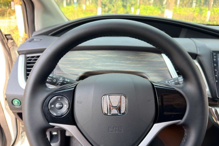 Used Honda Jade 2017 1.8L automatic Comfort version 5 seats Interior 5