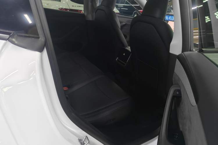 Used Tesla Model Y 2025 Long-Range All-Wheel-Drive Version