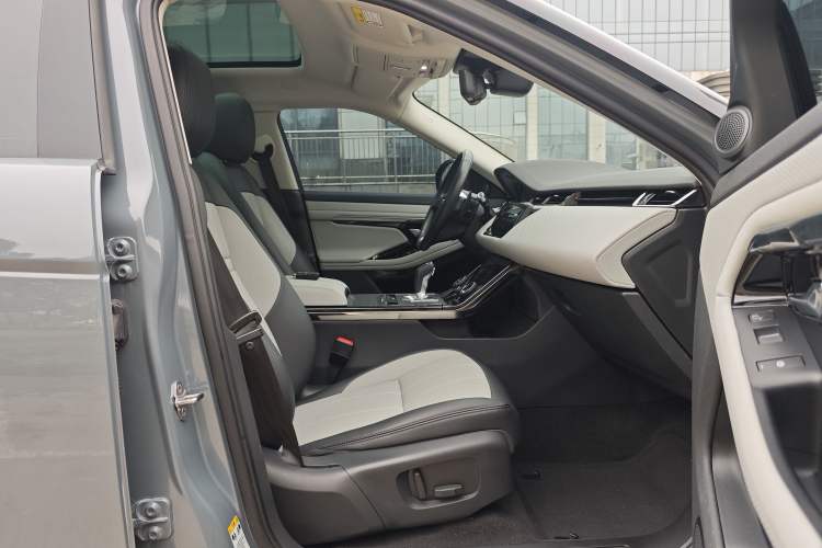 Used Land Rover Range Evoque 2020 249 PS R-DYNAMIC S First-Edition Sport Custom Edition
