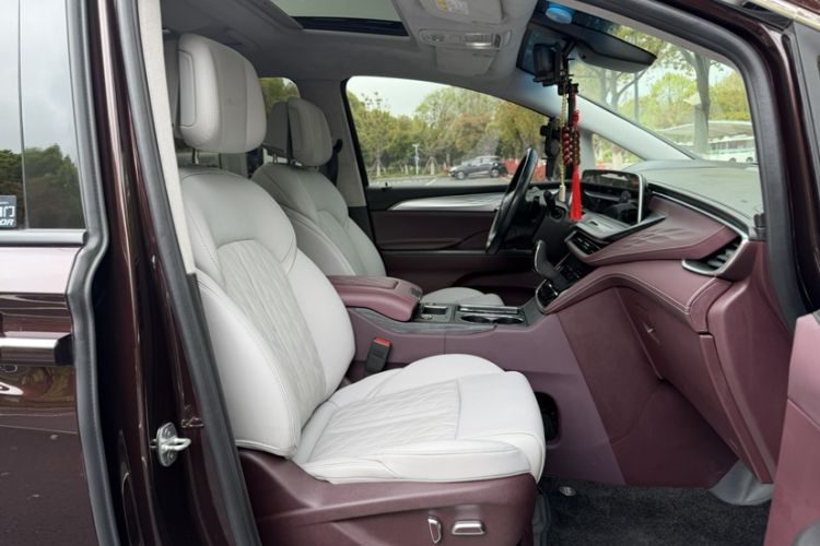 Used Buick GL8 2022 Avenir Aivia Six-Seat Deluxe Edition Right Front Seat