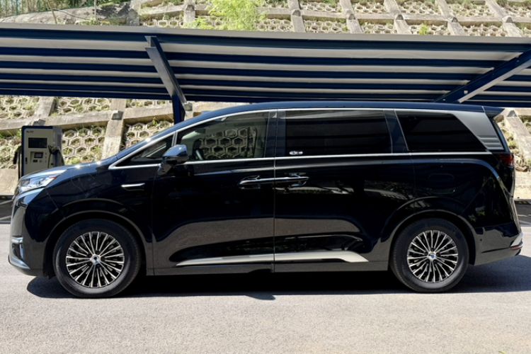 Used Denza D9 2025 DM-i Smart Drive 1020 Four-Wheel Drive Premium Model Exterior 5