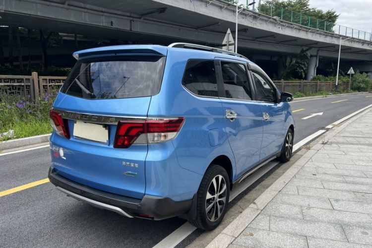 Used Venucia M50V 2019 1.6L CVT Luxury Edition
