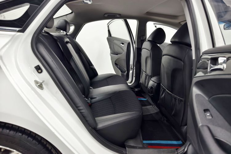 Used Hyundai Sonata 2015 Classic 2.0L Automatic Leading Edition Interior 3