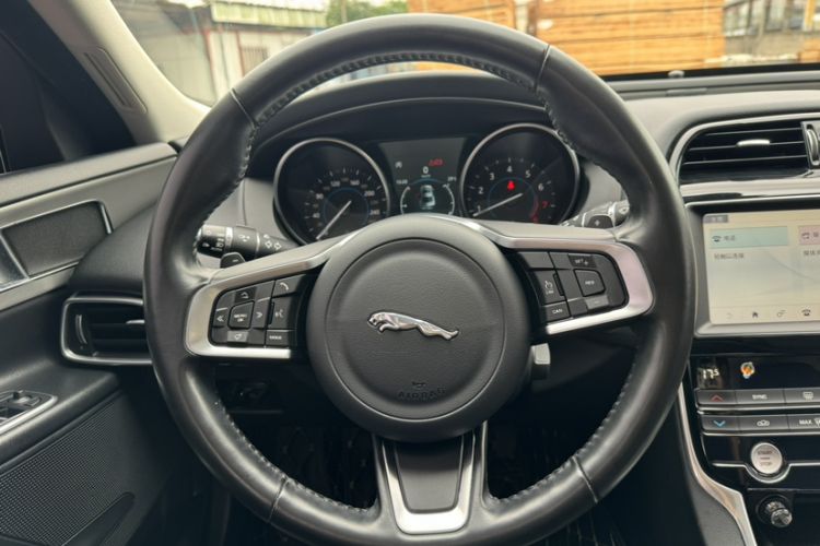 Used Jaguar XEL 2019 2.0T 200 PS Luxury Edition Steering Wheel