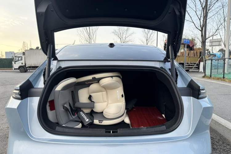 Used Nio ET5 2024 75 kWh Trunk