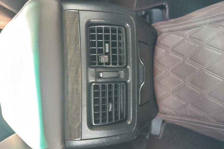 Used Toyota Highlander 2015 2.0T Four-Wheel Drive Luxury Edition 7-Seater Interior 9