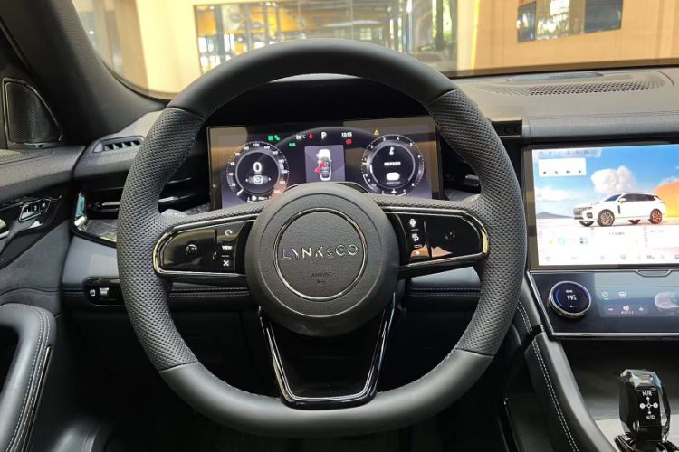 Used Lynk & Co 09 2021 2.0T Halo Six-Seater