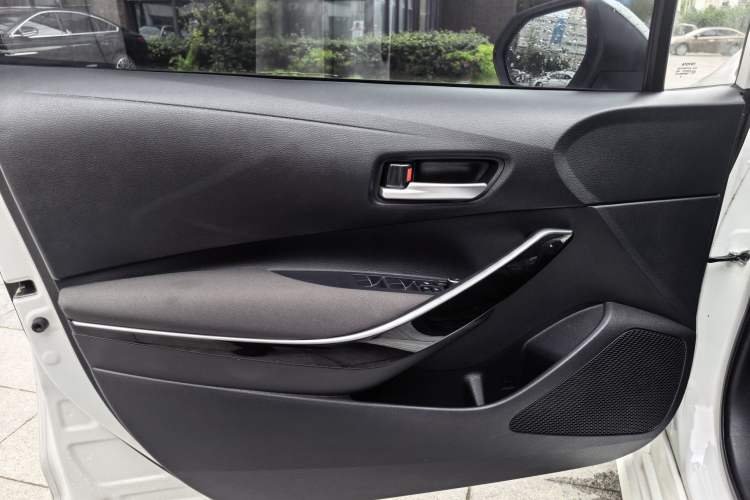 Used Toyota Corolla 2023 1.8L Smart Electric Hybrid Dual-Motor Elite Edition Interior 4