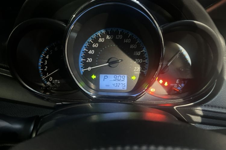 Used Toyota YARiS L Zhi Xiang 2017 1.5E CVT Dynamic Edition Odometer Close Up