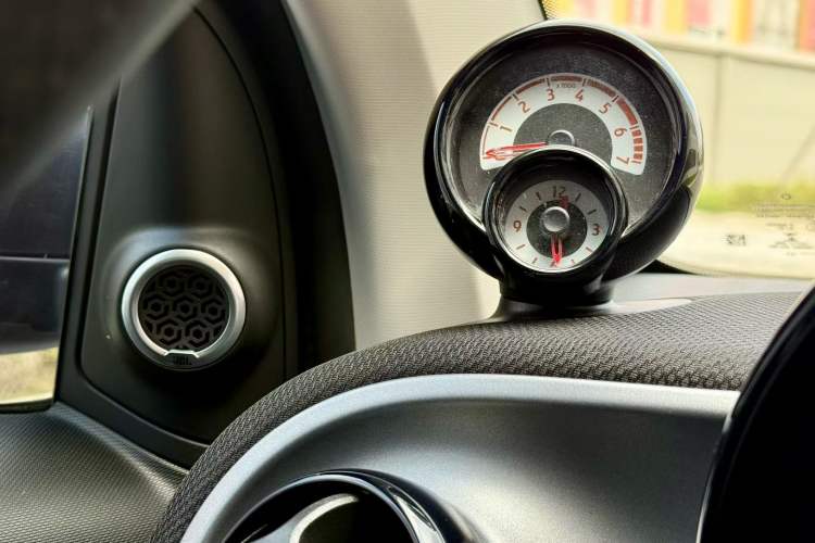 Used smart fortwo 2017 1.0L 52kW New Sound Special Edition China V Emission Standard