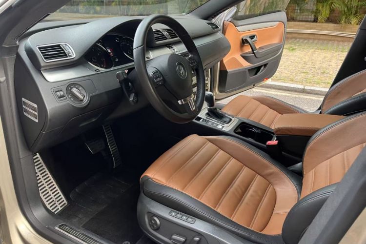 Used Volkswagen FAW-Volkswagen CC 2015 1.8TSI Luxury Model Interior 4