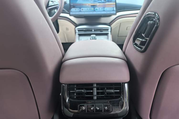 Used BYD Seal 2023 DM-i 1.5T 200km Flagship Model
