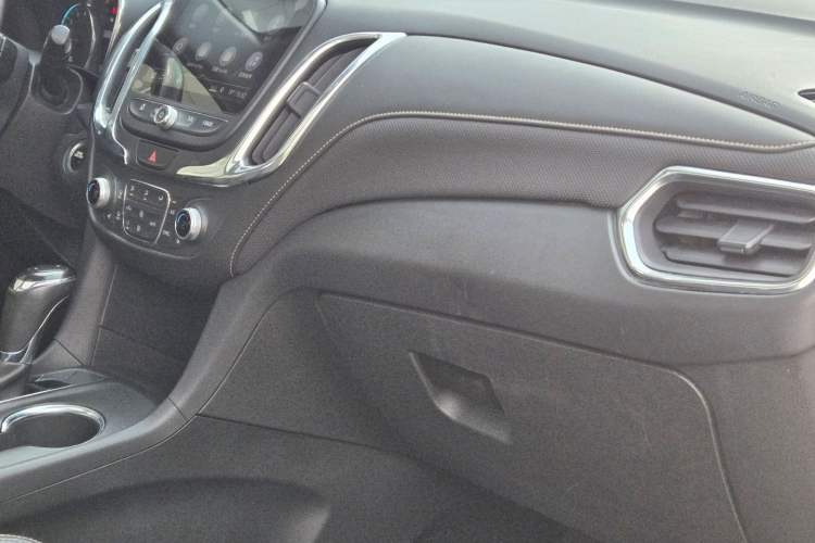 Used Chevrolet Equinox 2019 535T Automatic YuJie Edition China V Standard Interior 4