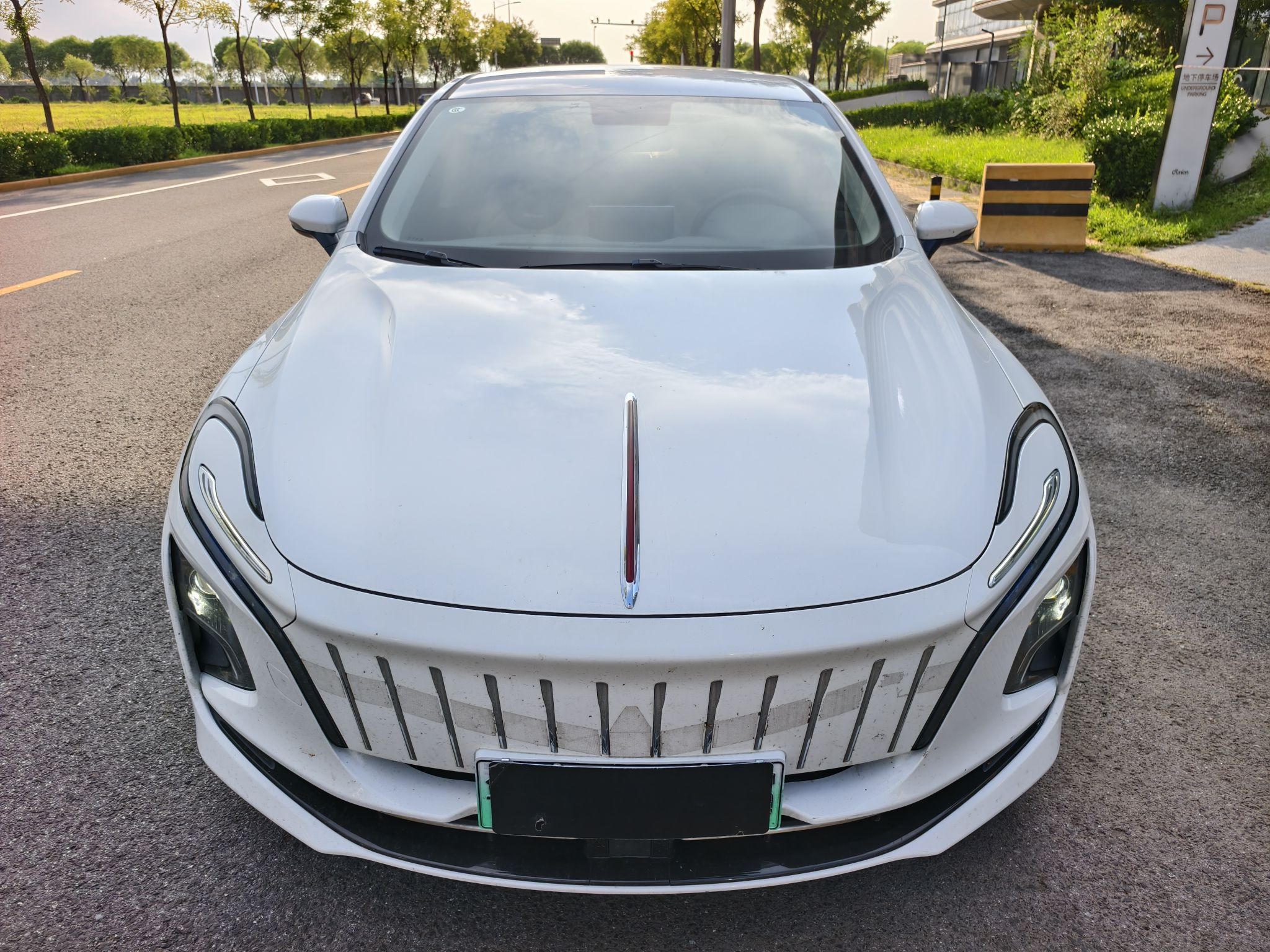 Hongqi E-QM5 2023 620km PLUS — снимка 13