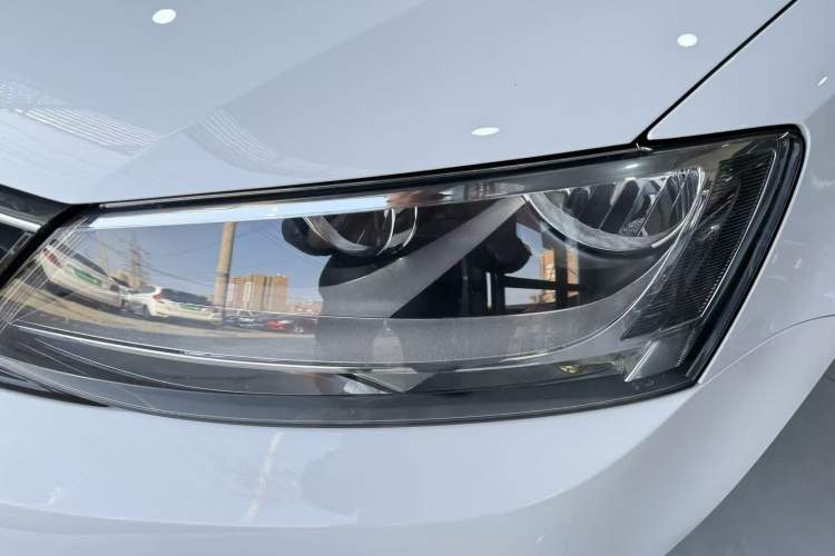 Used Volkswagen Sagitar 2017 230TSI Automatic Comfort Version