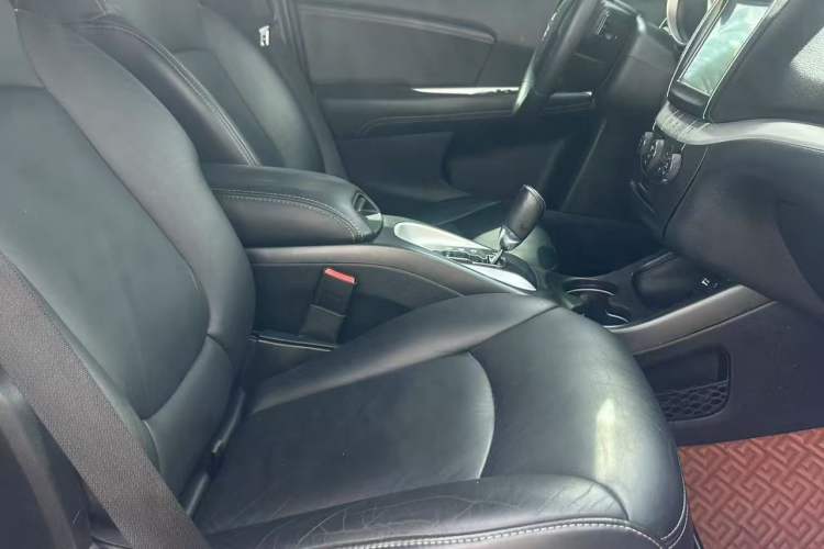 Used Dodge Journey 2013 2.4L Two-Wheel Drive Luxury Version