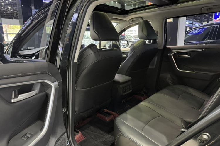 Used Toyota Wildlander 2023 2.0L CVT Two-Wheel Drive Luxury PLUS Edition
