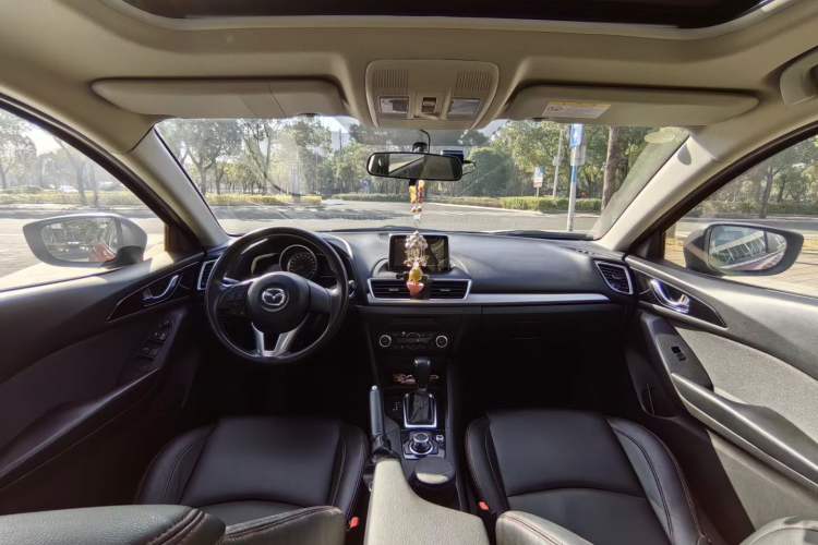 Used Mazda Mazda 3 Axela 2016 Sedan 1.5L Automatic Luxury Model
