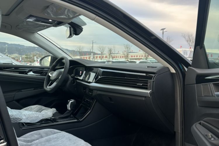 Used Volkswagen Passat 2026 Model, Outstanding 330TSI Elite Edition Interior 3