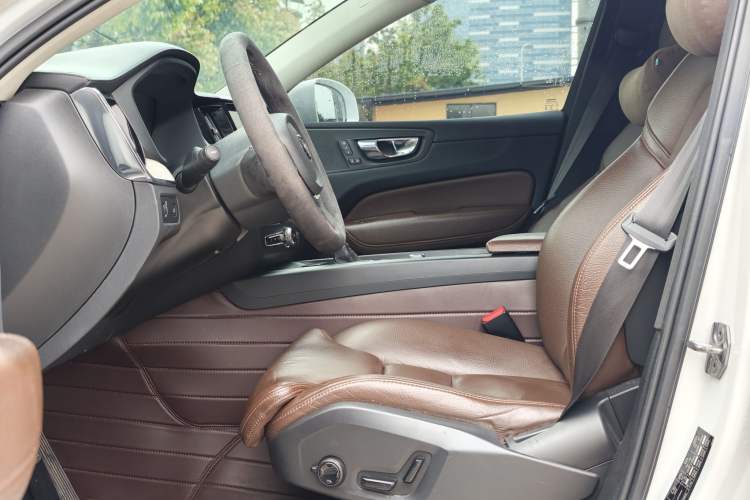 Used Volvo XC60 2020 T5 4x4 Smart Luxury Edition
