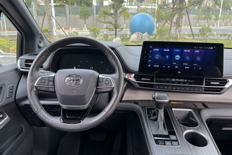 Used Toyota Granvia 2022 2.5L Hybrid Flagship Edition
