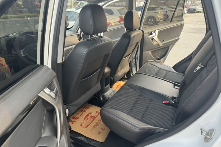 Used Chery Tiggo 3 2016 1.6L CVT ZhiShang Edition Interior 3