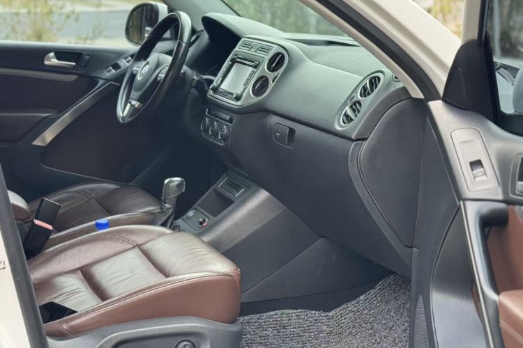 Used Volkswagen Tiguan 2015 1.8TSI Automatic Two-Wheel Drive Luxury Model Interior 5