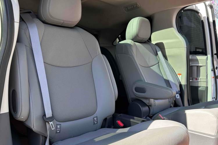 Used Toyota Granvia 2023 2.5L Hybrid Prestige PLUS Edition
