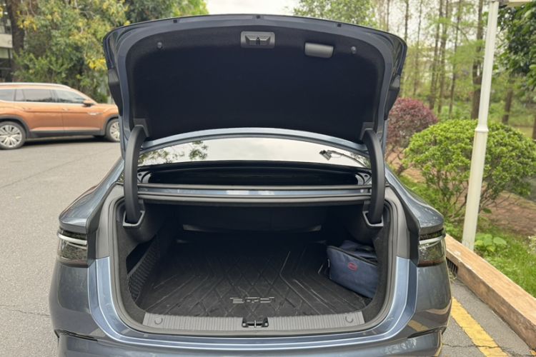 Used BYD Seal 2024 HONOR Edition DM-i 1.5L 121km Luxury Model Trunk