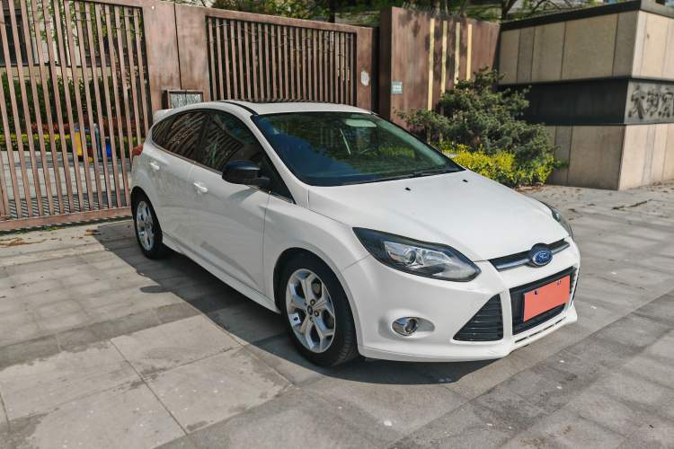 Used Ford Focus 2012 Hatchback 2.0L Automatic Luxury Sport Model Exterior 2