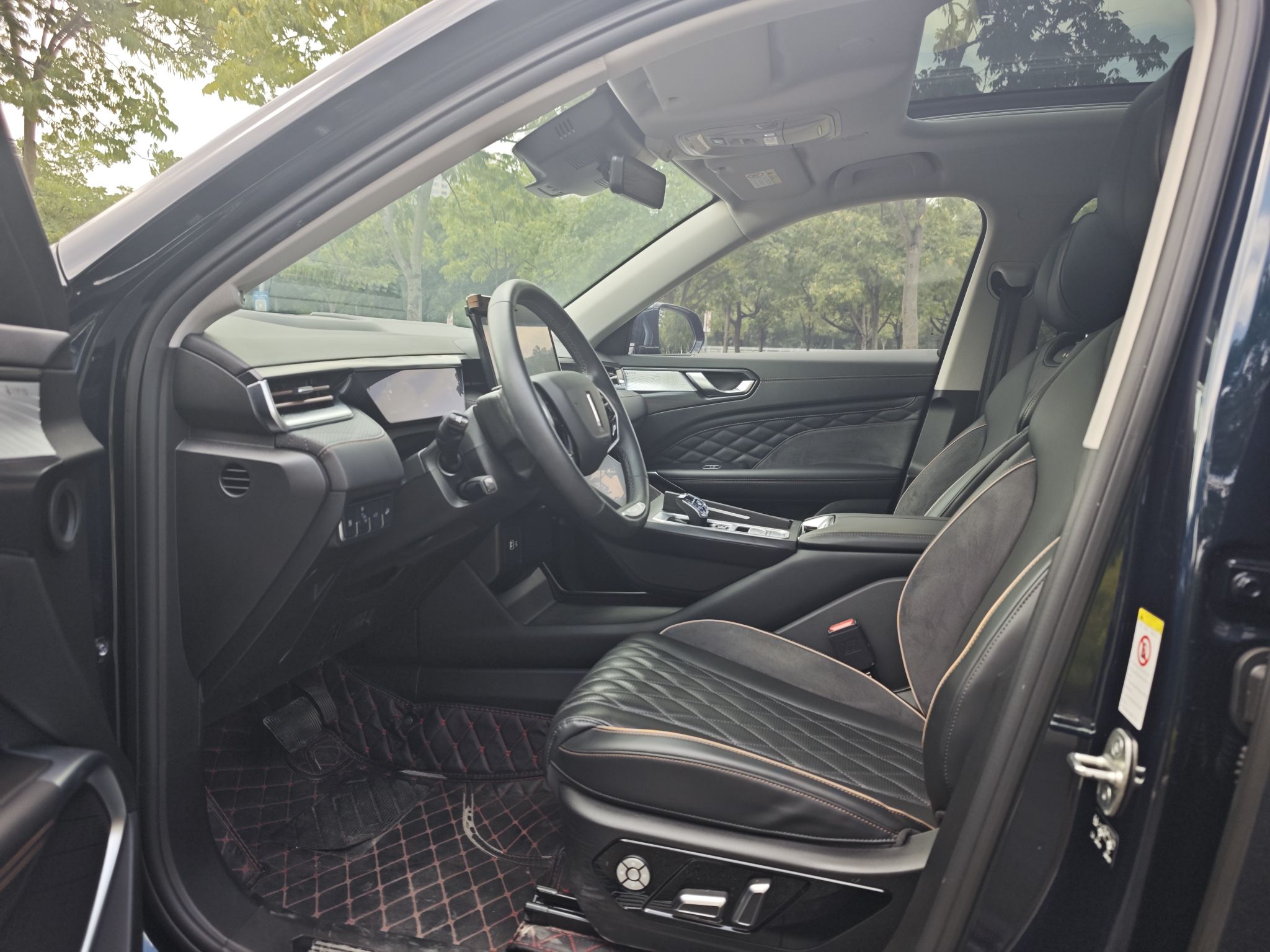 المقاعد الأمامية داخل السيارة