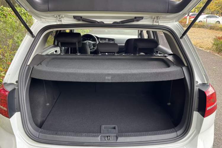 Used Volkswagen Golf 2016 1.6L Automatic Fashion Model
