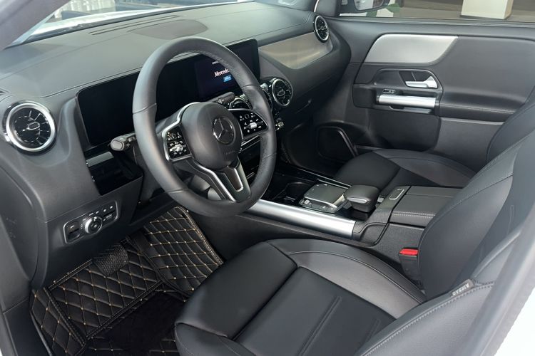 Used Mercedes-Benz GLA 2023 Facelifted GLA 200 Driver Seat