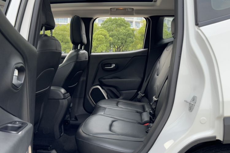 Used Jeep Renegade 2018 Connected Large Screen Version 180T Automatic Smart Version