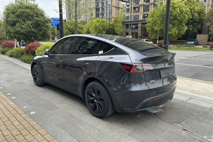 Used Tesla Model Y 2024 Rear-Wheel-Drive Version Exterior 2