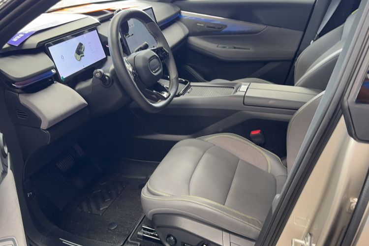 Used Lynk & Co 08 EM-P 2025 120km Long-Range Pro
