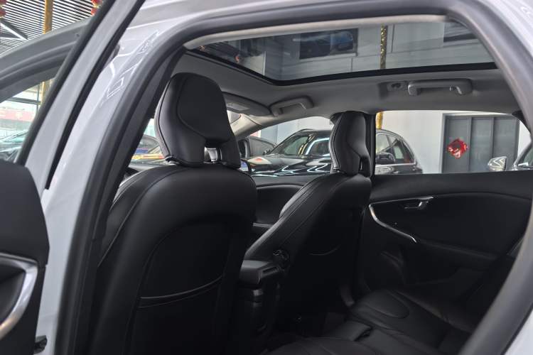 Used Volvo V40 2018 T3 Zhiyi Edition