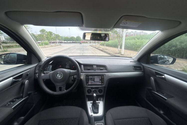 Used Volkswagen Lavida 2013 Revised Classic 1.6L Automatic Fashion Edition Interior 4