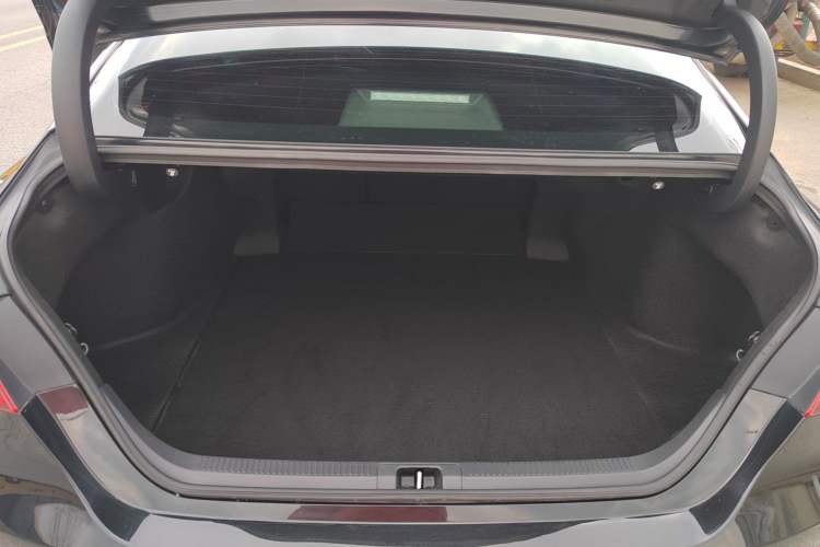 Used Toyota Camry 2023 2.0G Luxury Edition Interior 9