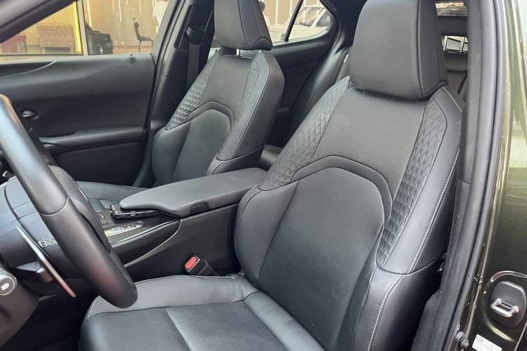 Used Lexus UX New Energy 2020 300e Pure·Joy Edition Interior 5