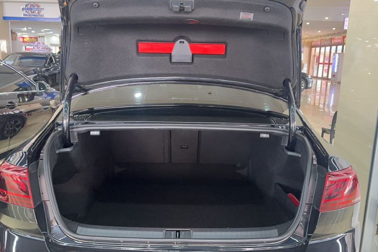 Used Volkswagen Magotan 2023 2 Million Units Commemorative Edition 330TSI DSG Luxury Version Trunk