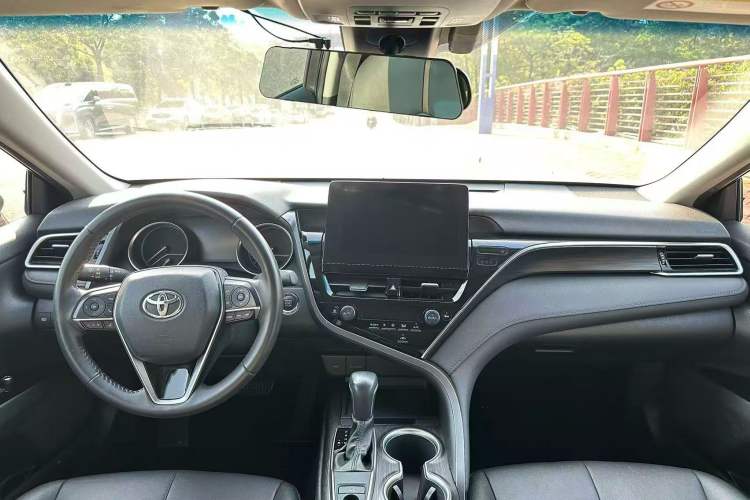 Used Toyota Camry 2021 2.0G Luxury Edition Interior 4