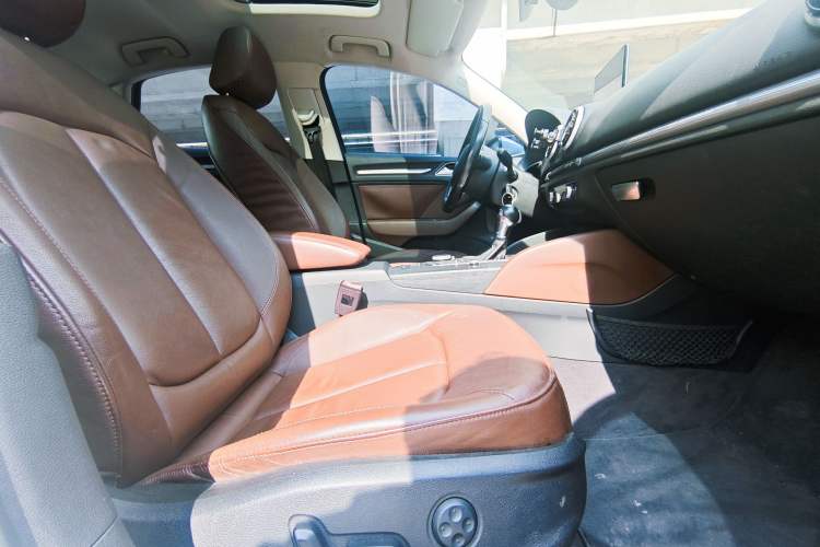 Used Audi A3 2016 Limousine 35 TFSI Style Edition Right Front Seat