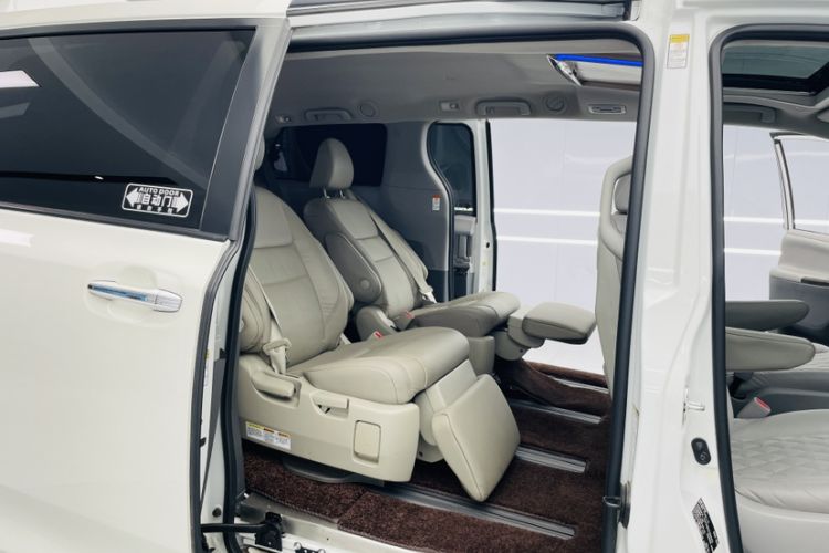 Used Toyota Sienna 2020 3.5L Two-Wheel Drive XLE Leather Interior 7 Seats Mexico Edition
