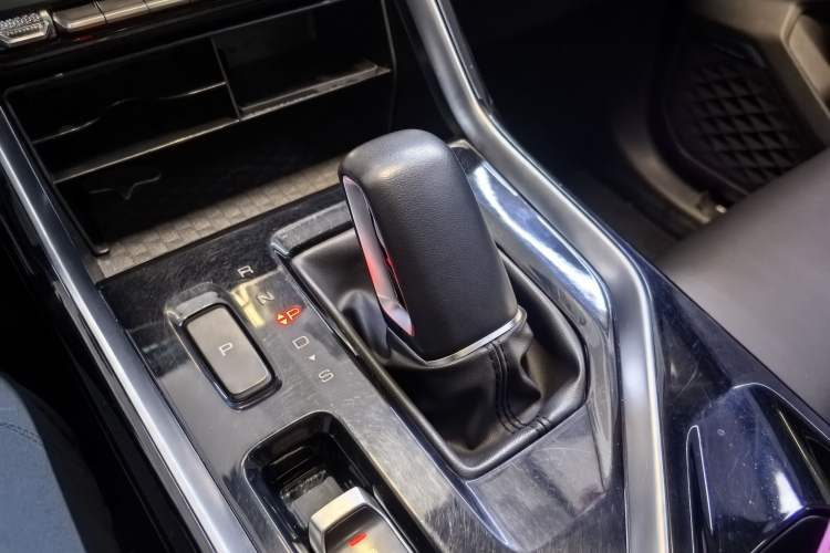 Used Wuling Asta 2022 2.0L DHT Electric-Speed Version Interior 5