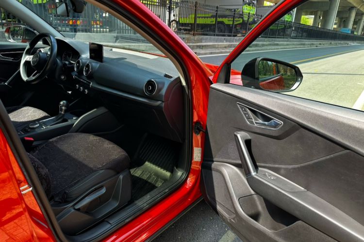 Used Audi Q2L 2018 35 TFSI Launch Exclusive Edition China VI Right Front Seat