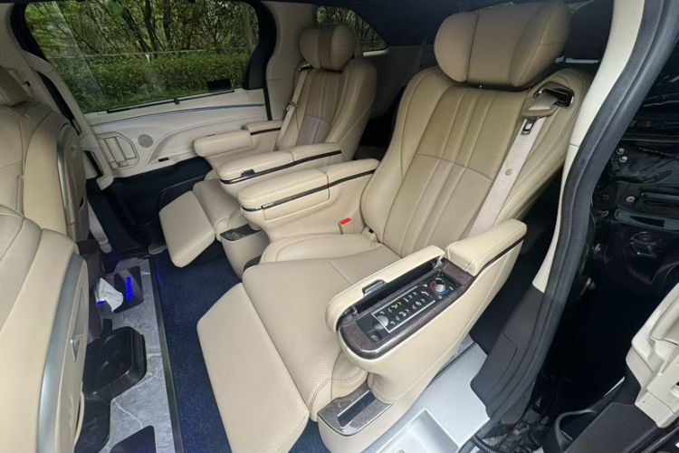 Used Toyota SIENNA 2021 2.5L Hybrid Luxury Edition Interior 3