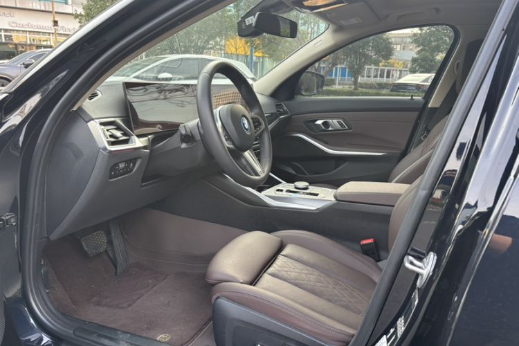 Used BMW i3 2023 eDrive 40 L Midnight Edition
